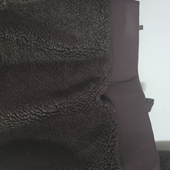 ALO Yoga Foxy Sherpa Teddy Jacket in Dark Brown - Picture 11 of 11